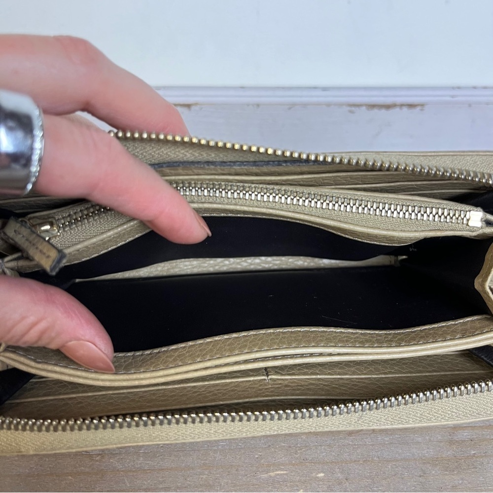 Gucci Soho Beige Leather Zip Around Wallet Tassel Logo Authentic 308364 Gifting - Picture 11 of 16